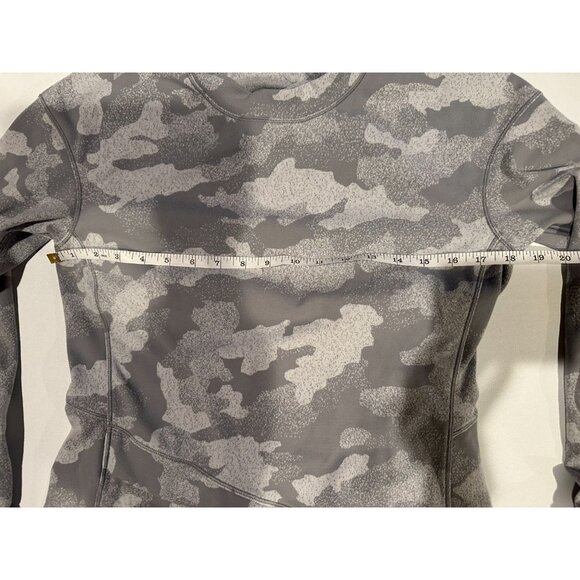 Lululemon Close to Crossing Shirt Size 10 Gray Camo Thumbholes Zip Back Pocket - Picture 9 of 16